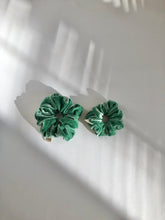 Load image into Gallery viewer, VELVET SCRUNCHIES - garden mixed