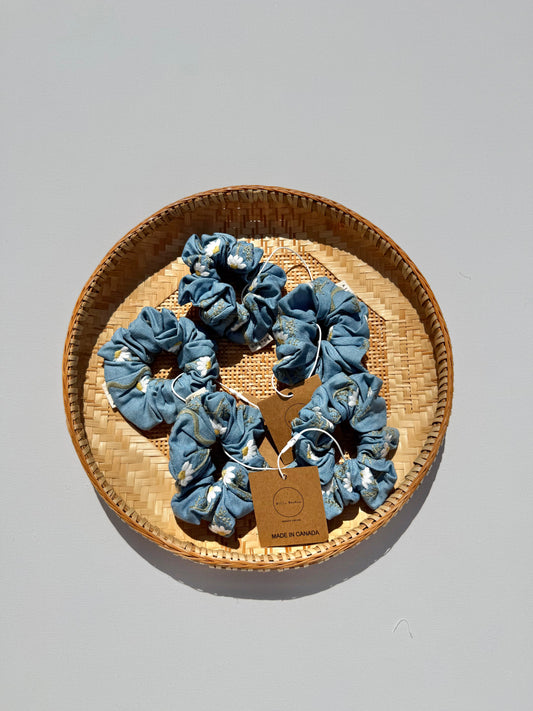 EMBROIDERED DAISY DENIM SCRUNCHIE