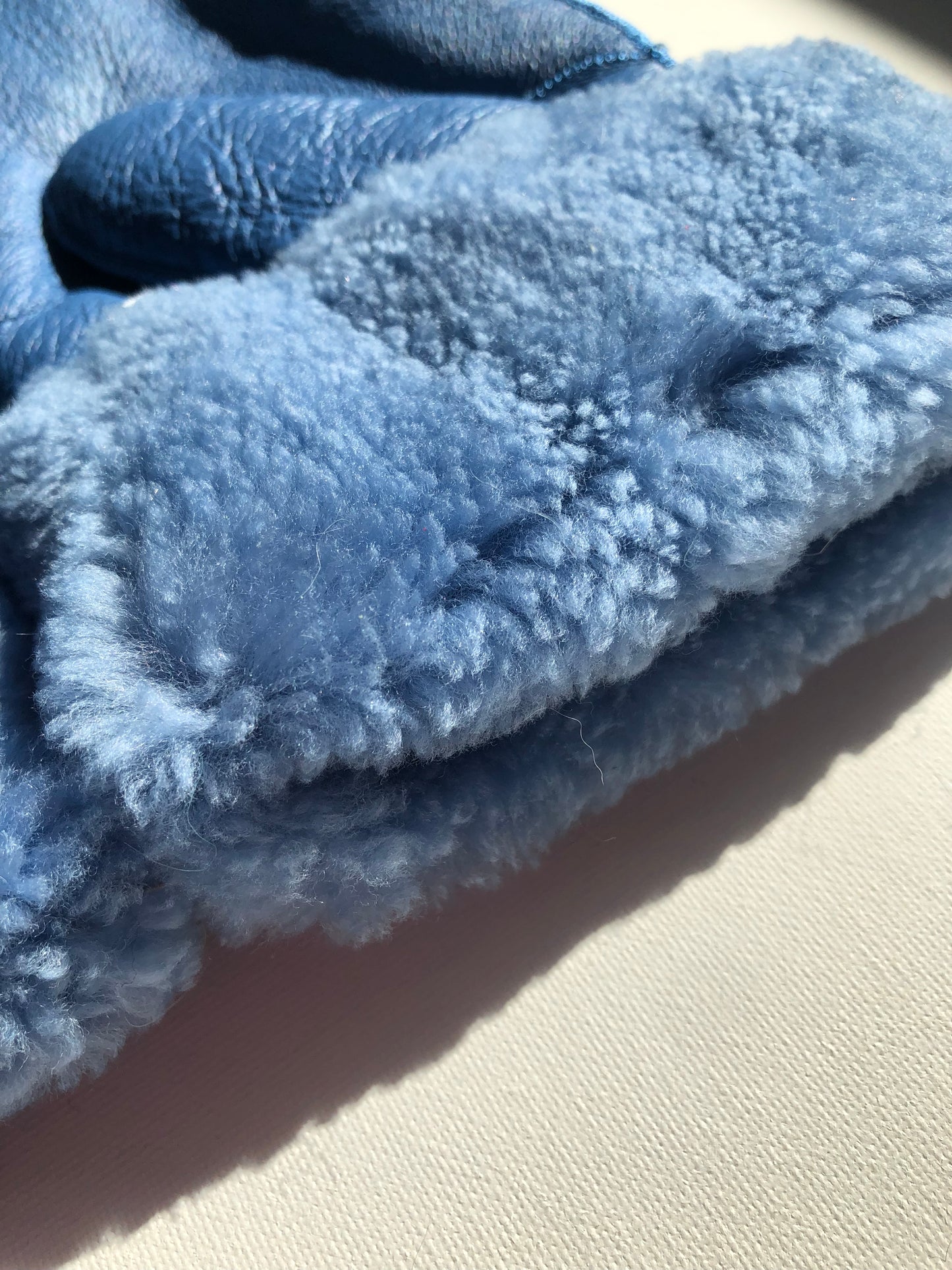 PUFFY SHEARLING MITTENS