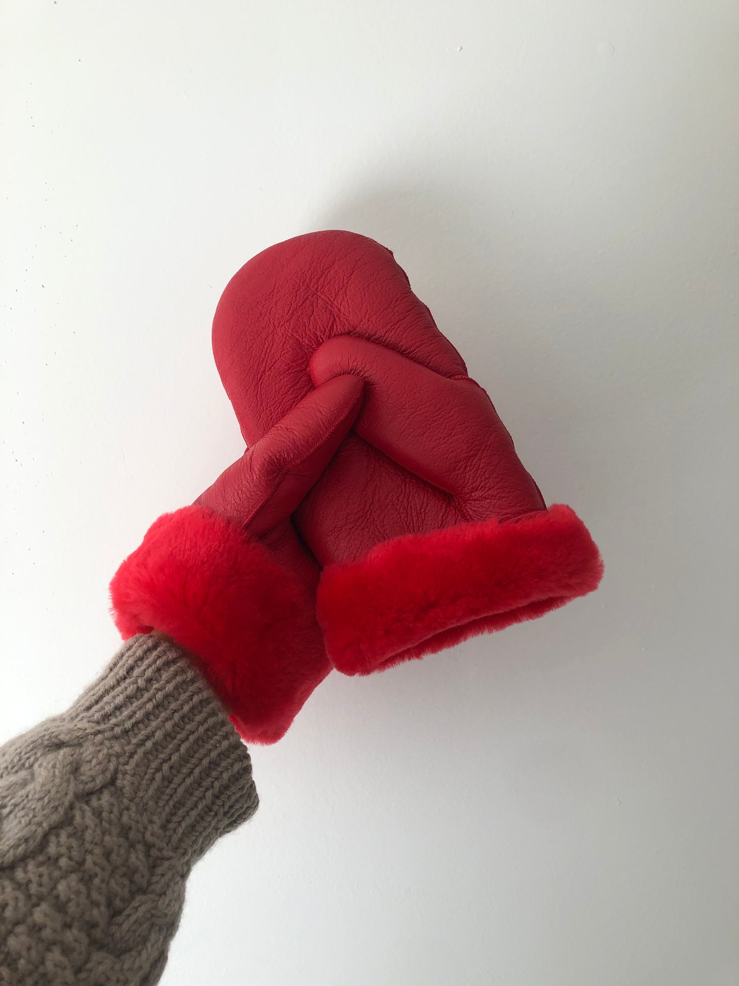 PUFFY SHEARLING MITTENS