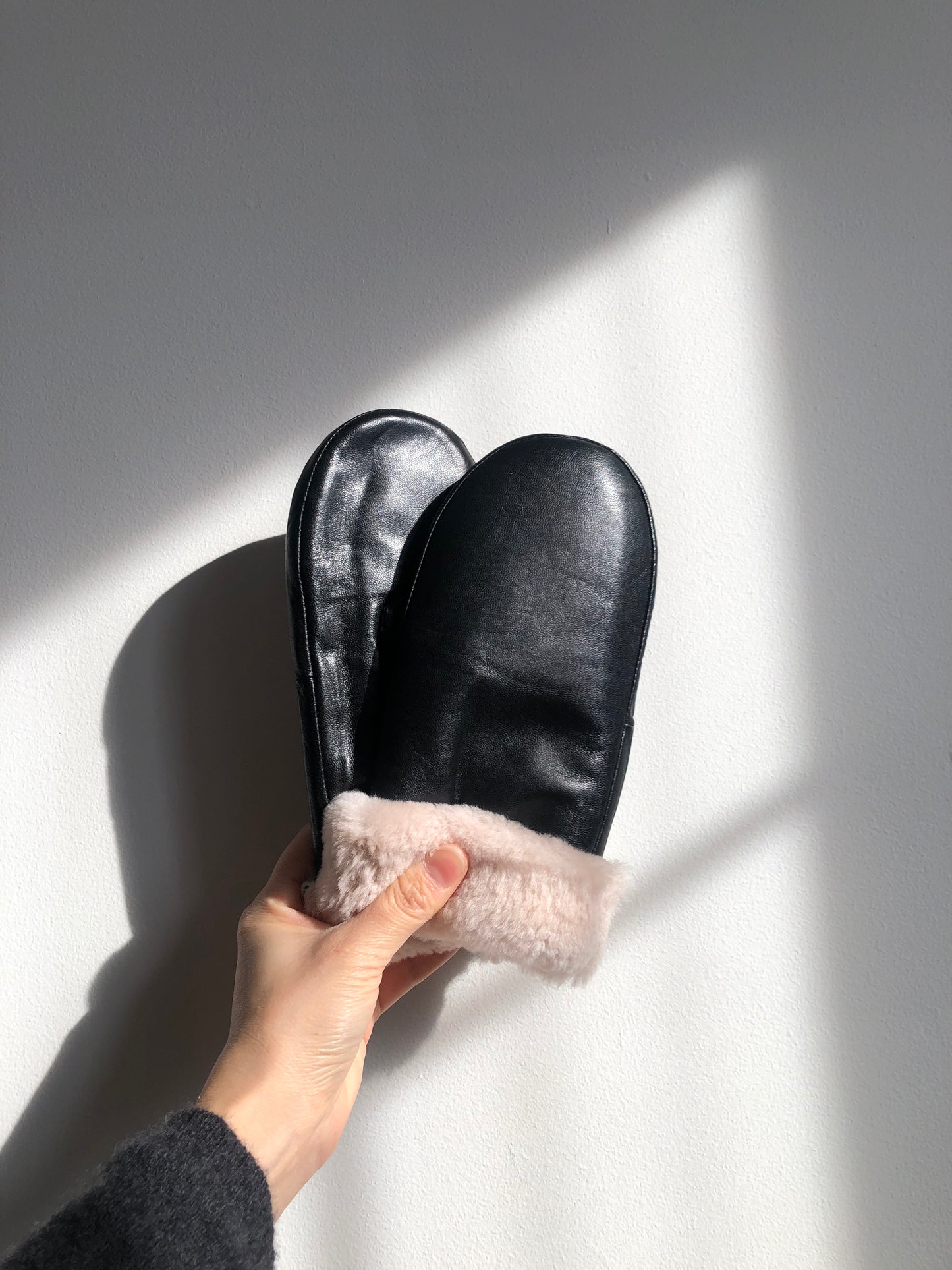 LEATHER SHEARLING MITTENS