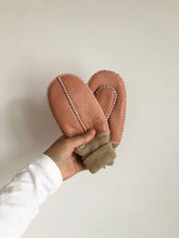 Load image into Gallery viewer, KIDS SHEARLING MITTENS