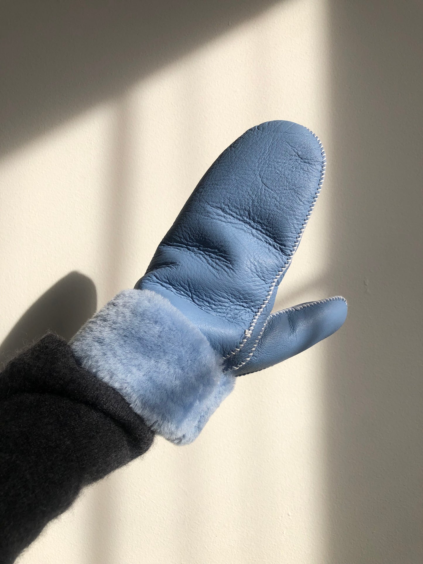 SHEARLING MITTENS - snow pastel