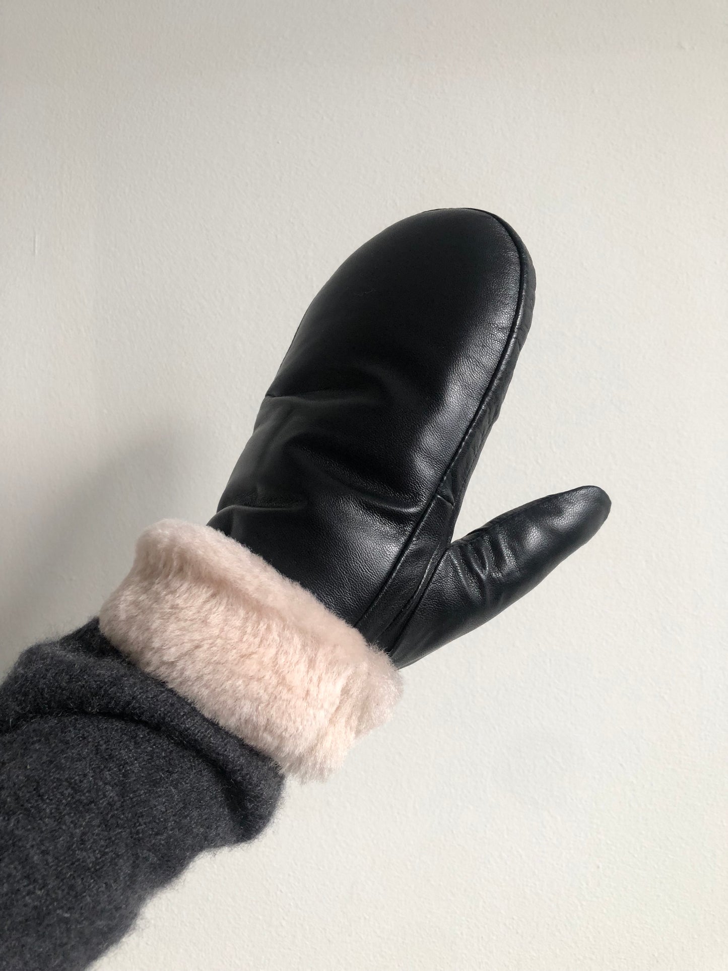LEATHER SHEARLING MITTENS