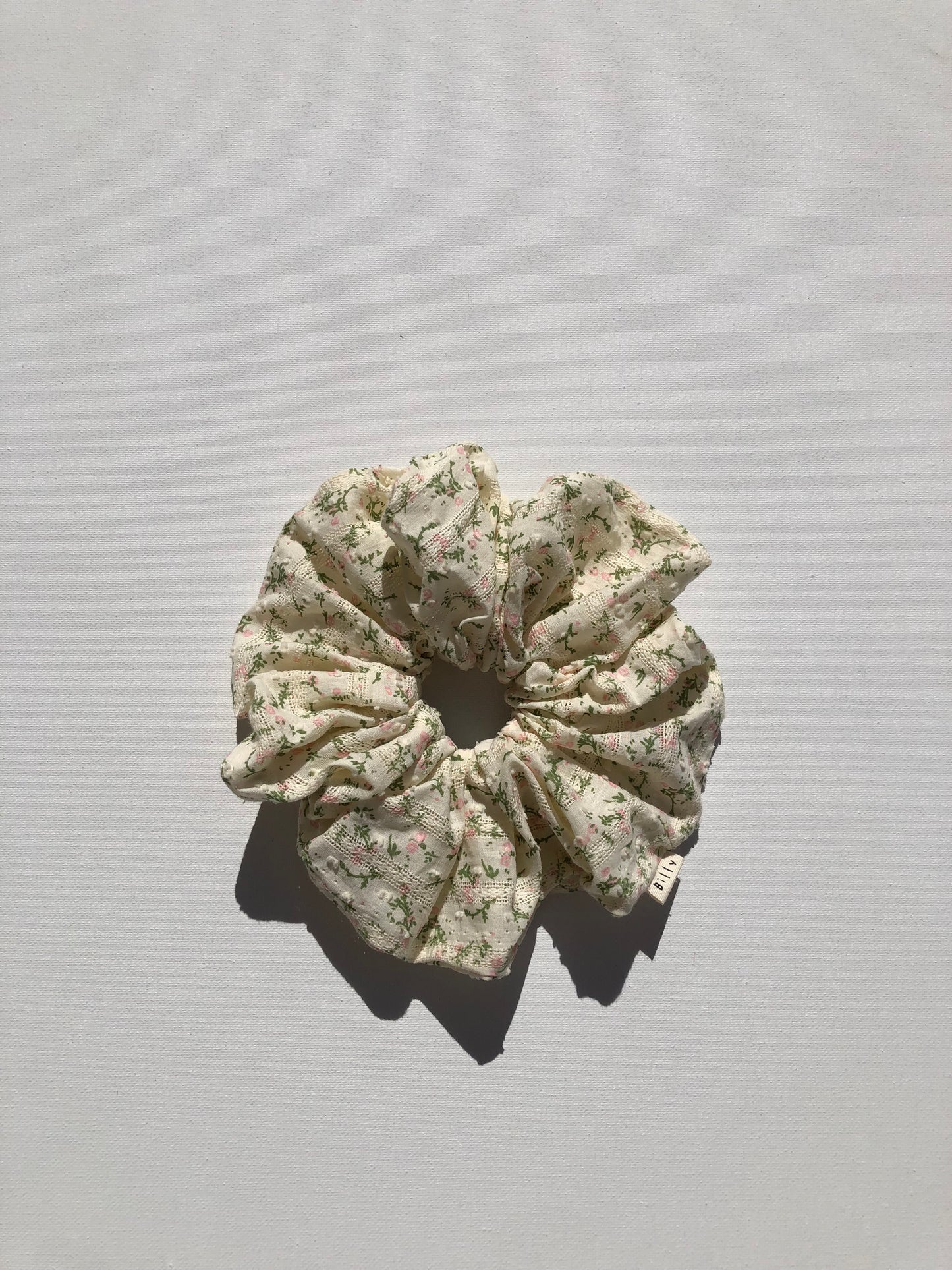 VICTORIA FLORAL SCRUNCHIE