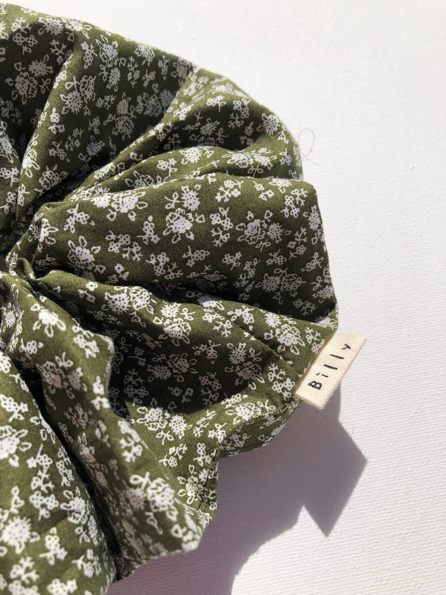 VICTORIA FLORAL SCRUNCHIE