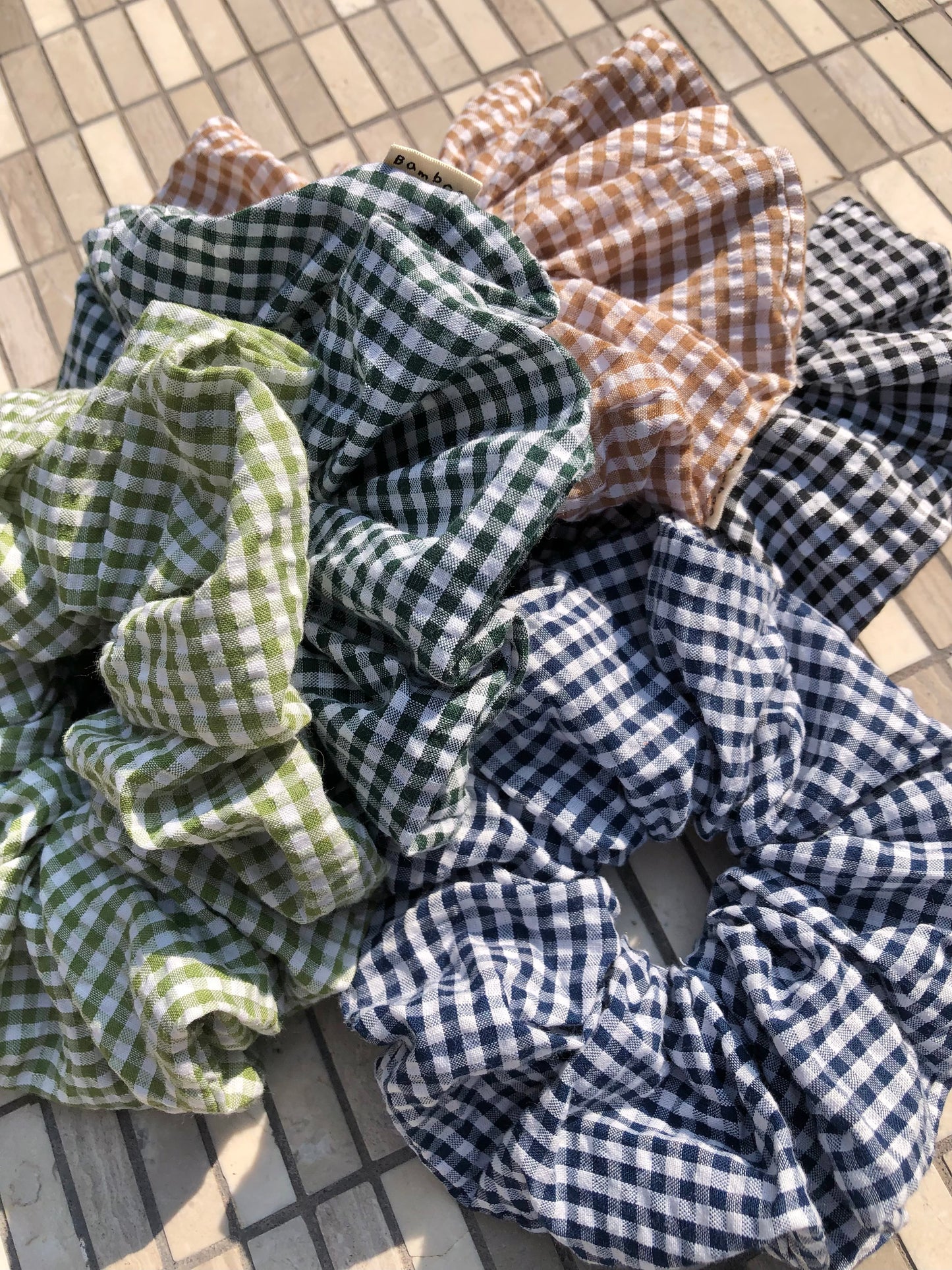 MINI GINGHAM SEERSUCKER SCRUNCHIES - neutral