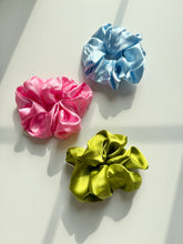 Load image into Gallery viewer, PURE SILK SCRUNCHIES