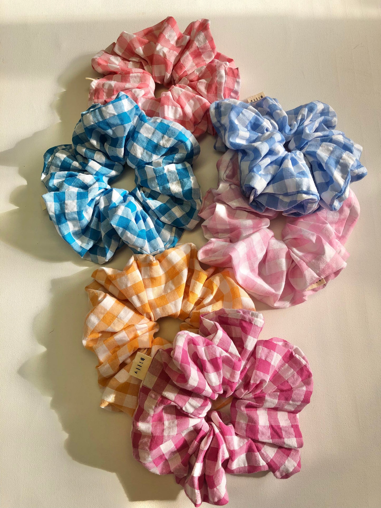 GINGHAM SEERSUCKER SCRUNCHIES - snow pastel