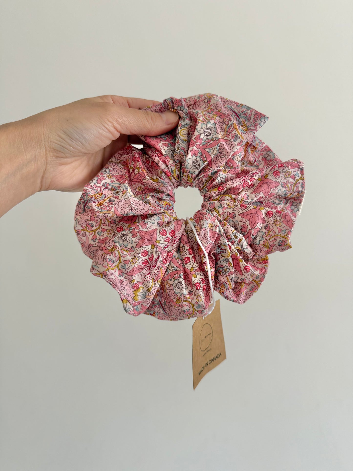 MEADOW BLOOM FLORAL SCRUNCHIE