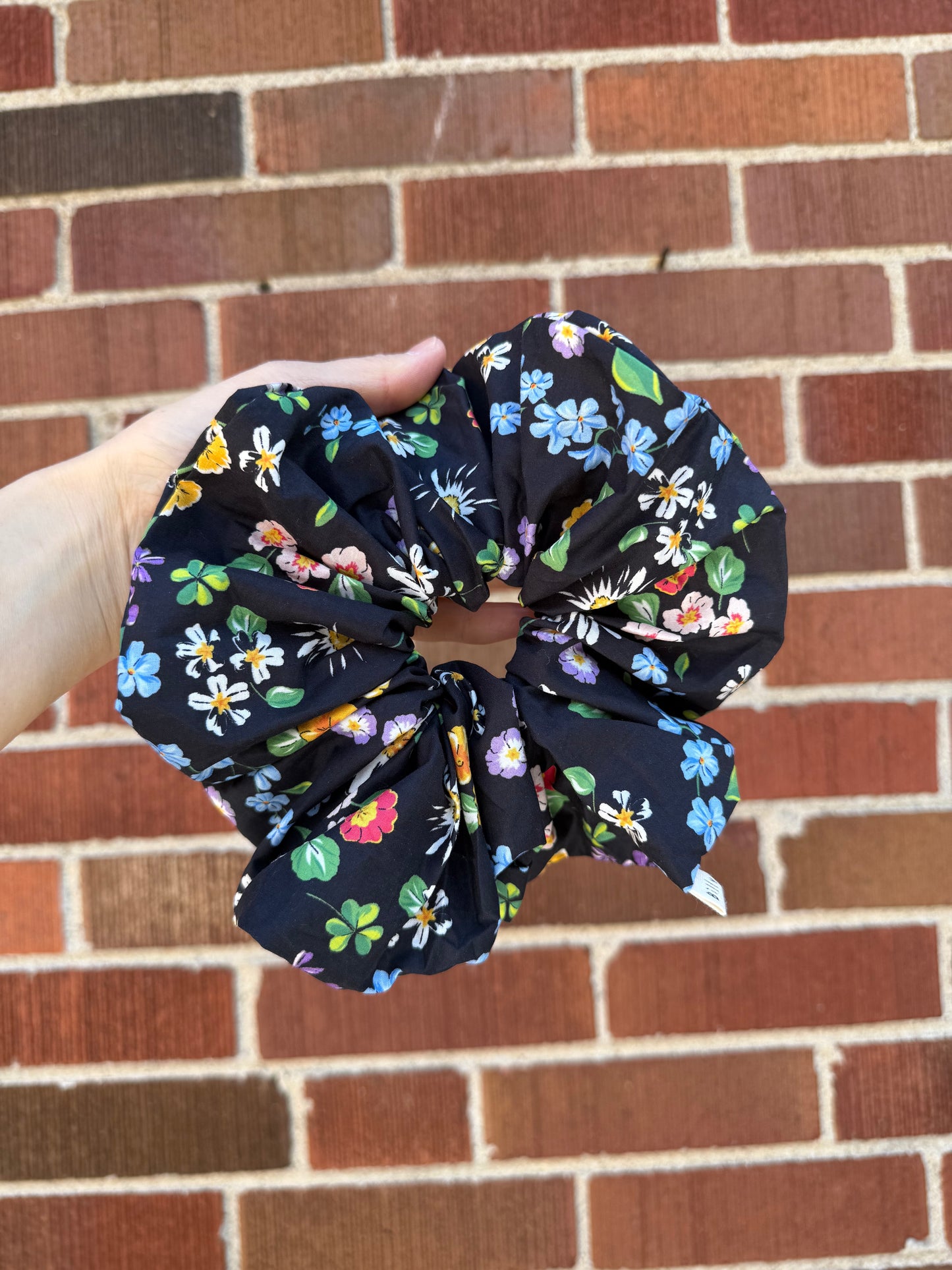 FLORENCE SCRUNCHIES