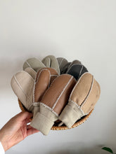 Load image into Gallery viewer, KIDS SHEARLING MITTENS