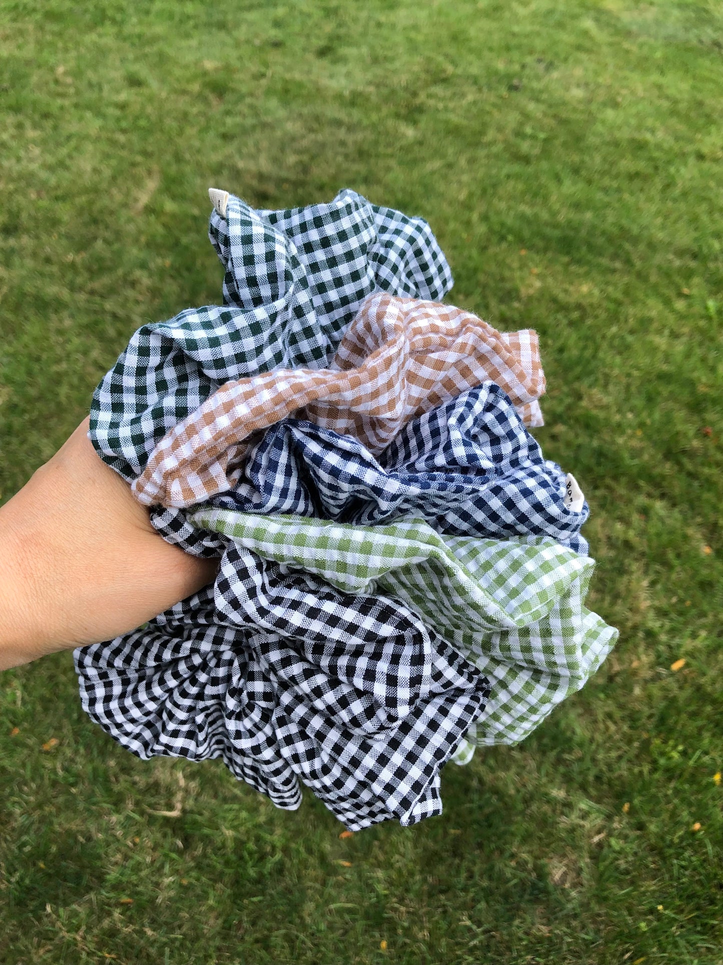 MINI GINGHAM SEERSUCKER SCRUNCHIES - neutral