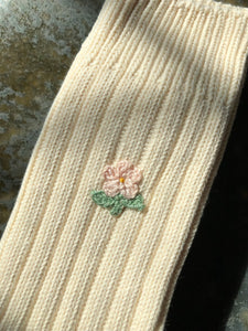 CROCHET FIELD ROSE SOCKS