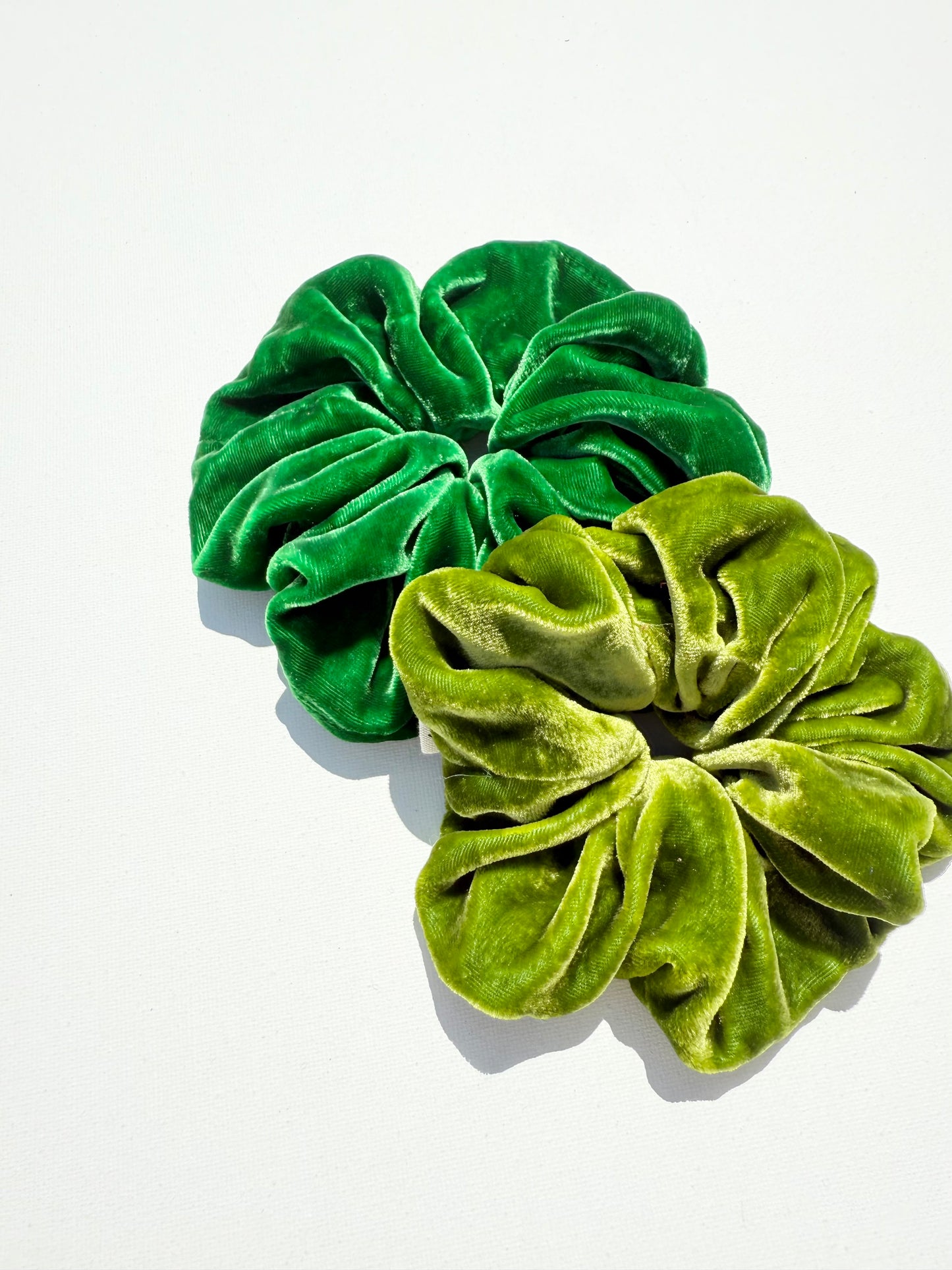 SILK VELVET SCRUNCHIES - crystal bright