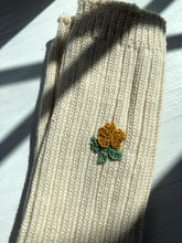 Load image into Gallery viewer, CROCHET FIELD ROSE SOCKS