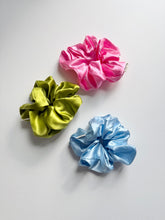 Load image into Gallery viewer, PURE SILK SCRUNCHIES