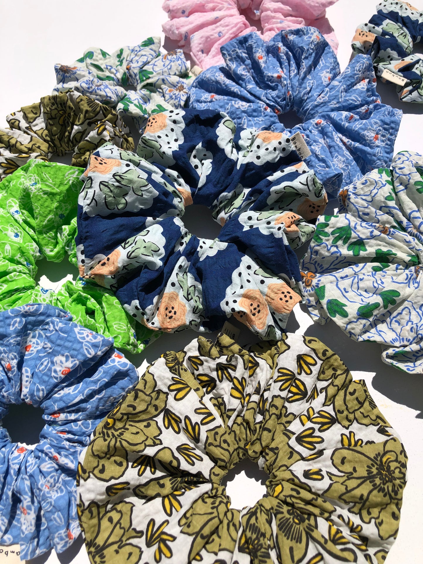 TOLADO FLOWER SCRUNCHIES