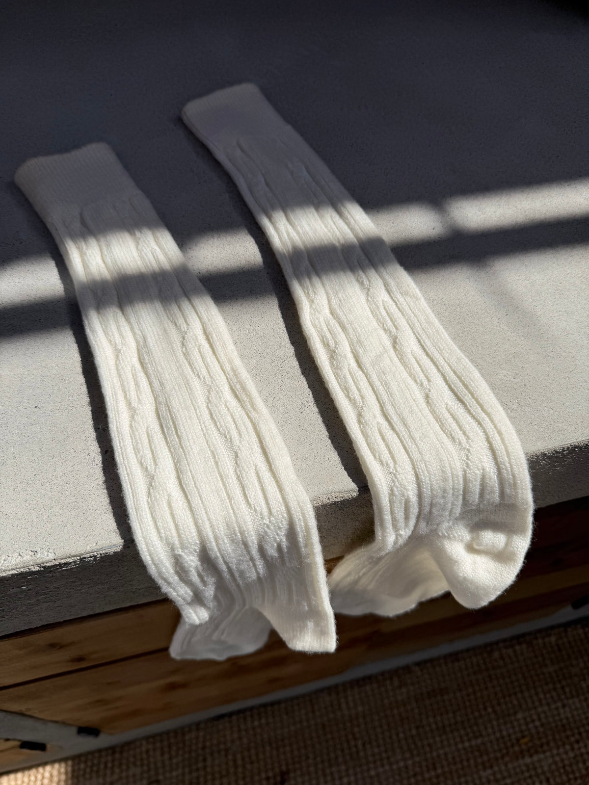 CANADA WOOL CABLE KNEE SOCKS