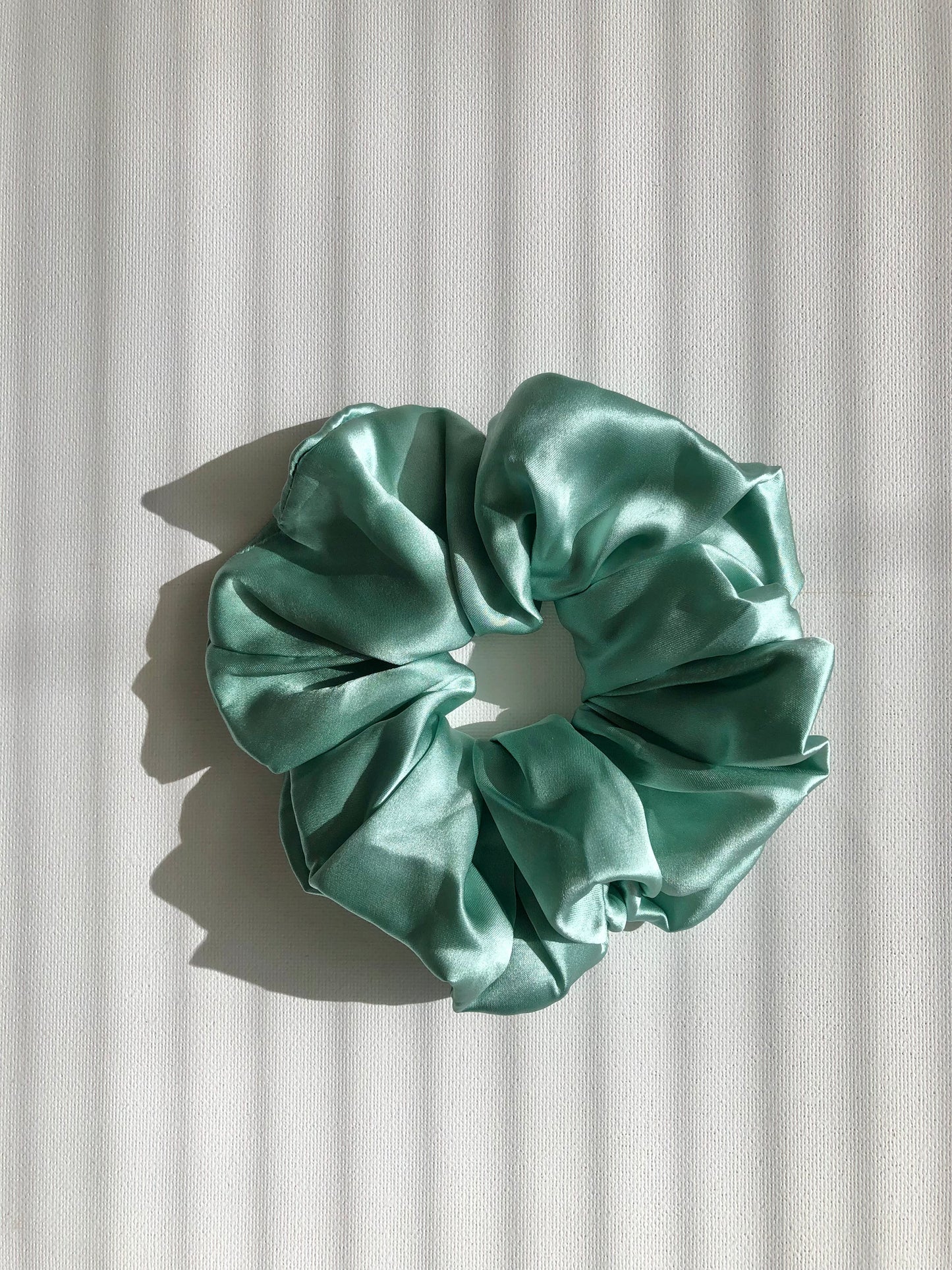 PURE SILK SCRUNCHIES - snow pastel