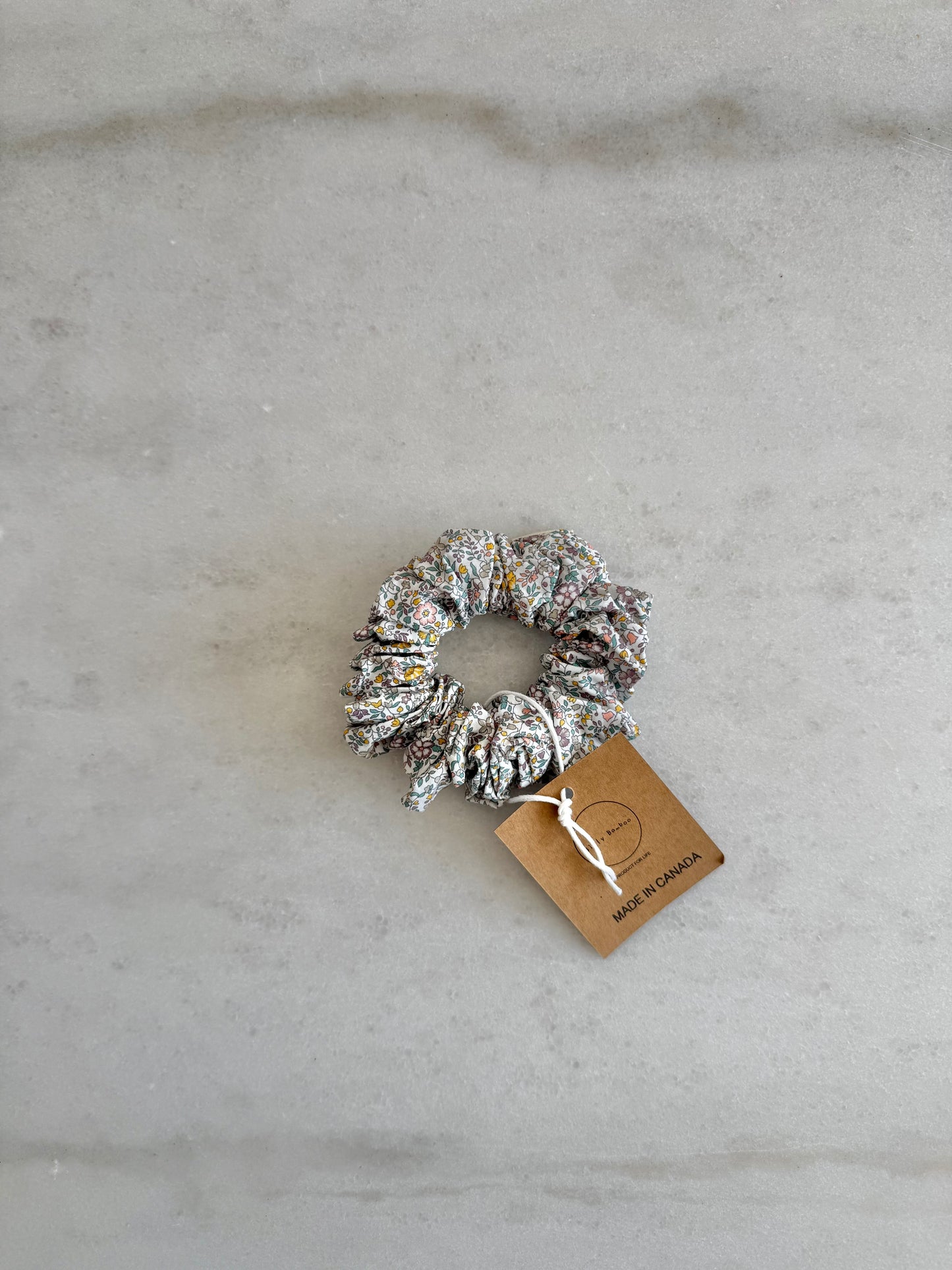 VICTORIA FLORAL SCRUNCHIE