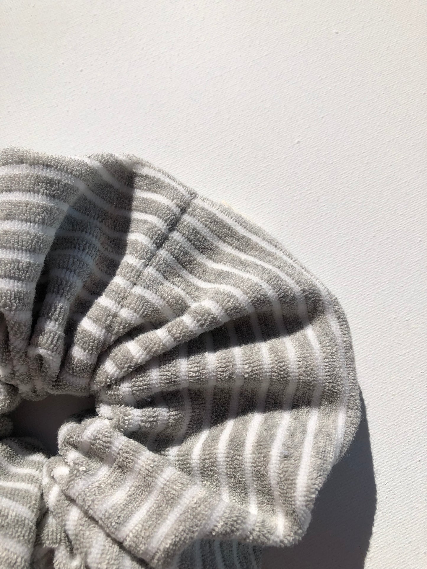 NOVA SCOTIA TOWELLING STRIPE SCRUNCHIES - neutral