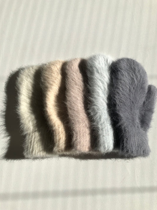 FLUFFY ANGORA MITTENS - neutral