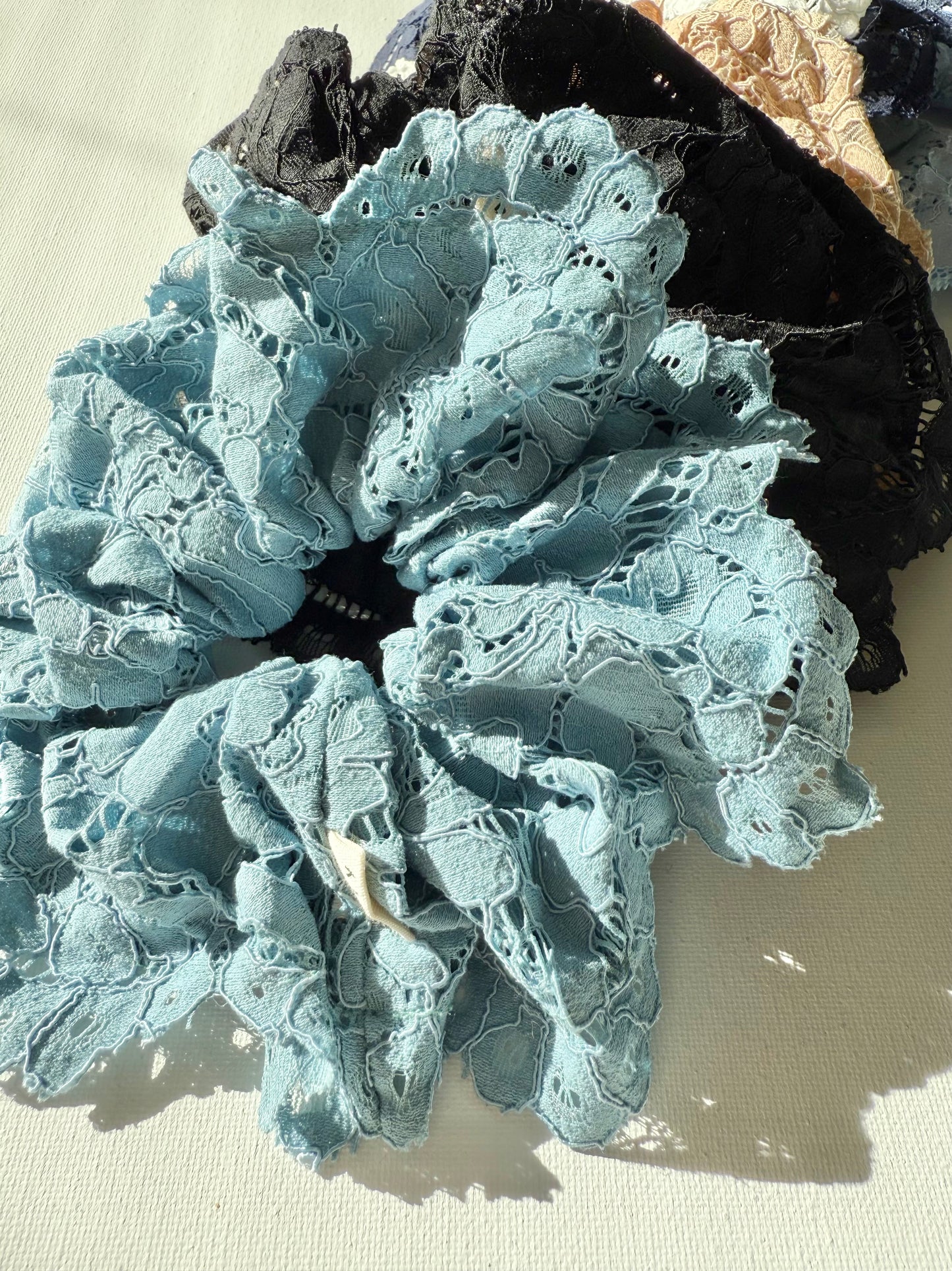LACE SCRUNCHIES - neutral