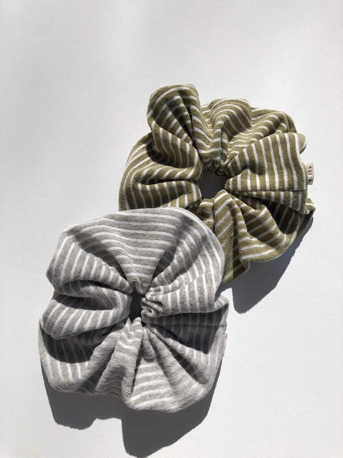 NOVA SCOTIA TOWELLING STRIPE SCRUNCHIES - neutral