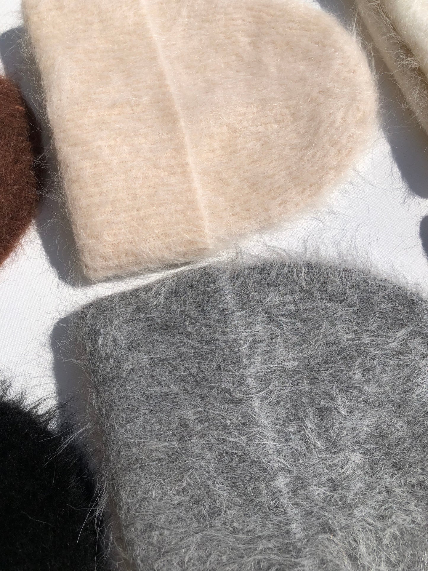 ALPACA FLUFFY BEANIE - mid of December