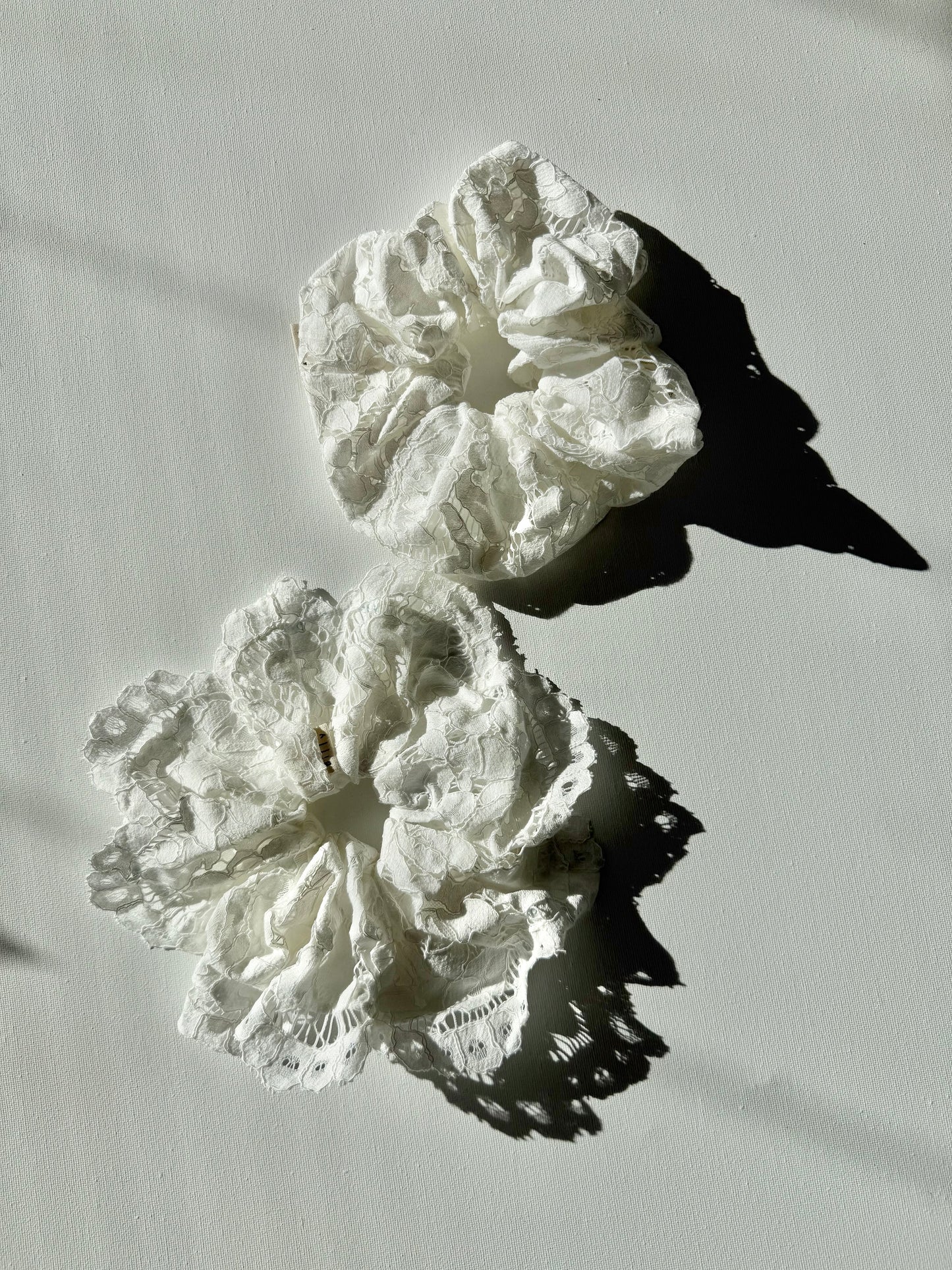 LACE SCRUNCHIES - neutral