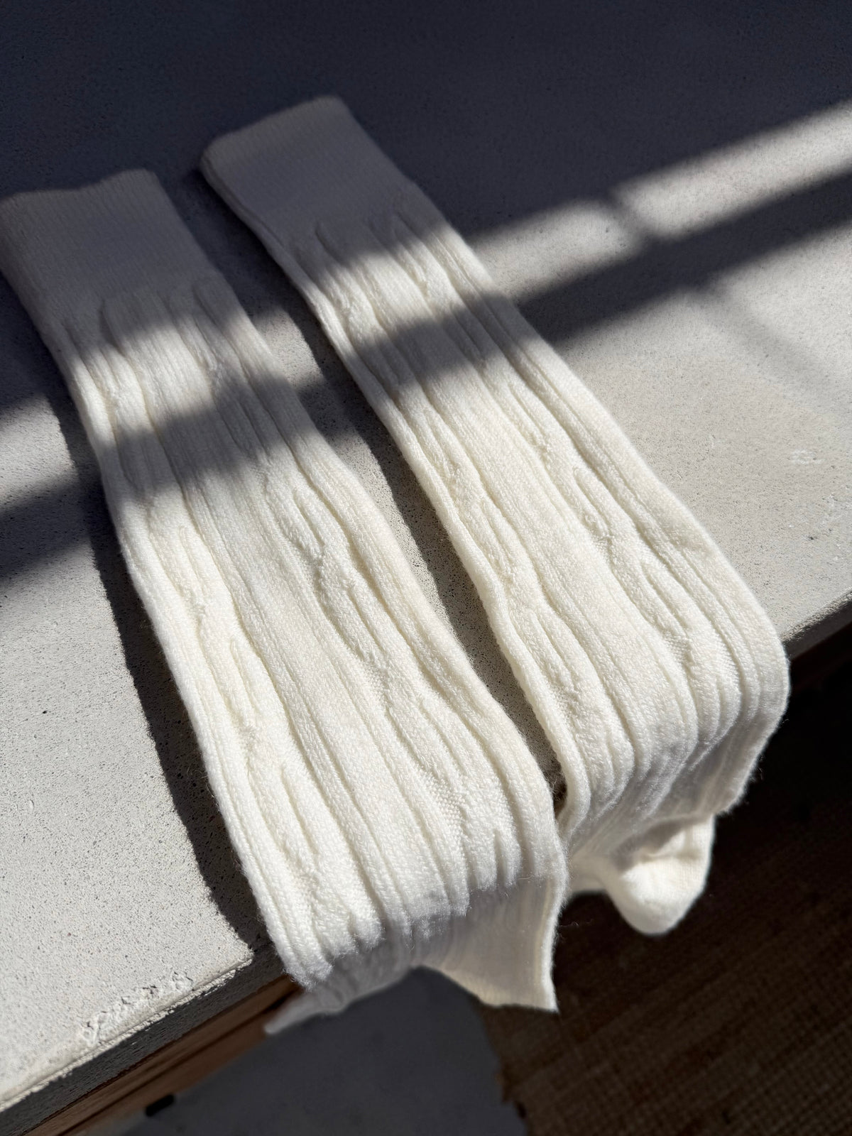 CANADA WOOL CABLE KNEE SOCKS
