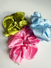 Load image into Gallery viewer, PURE SILK SCRUNCHIES