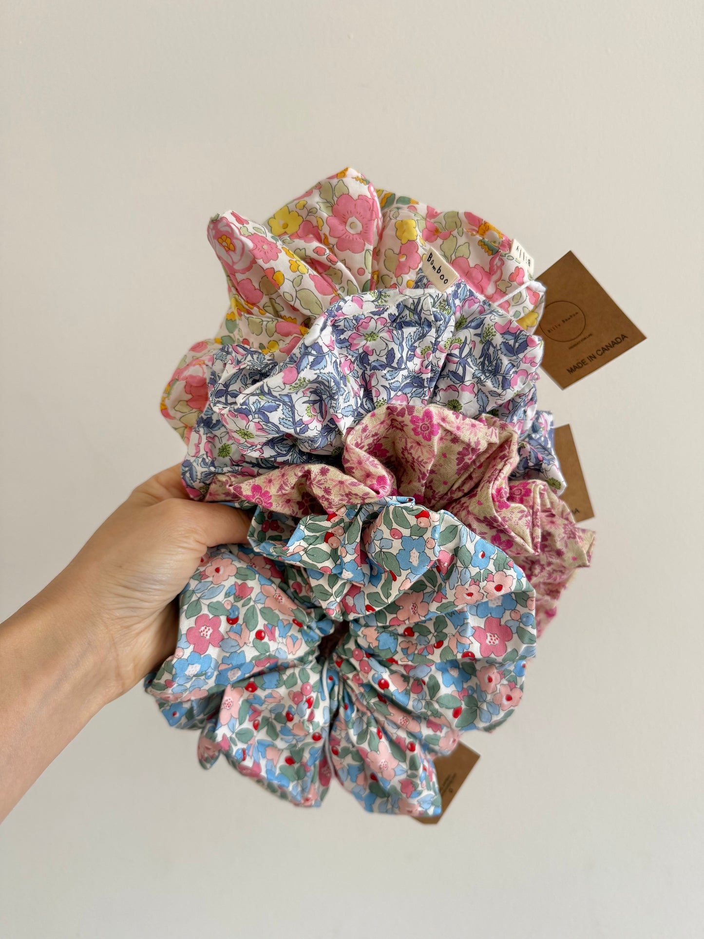 MEADOW BLOOM FLORAL SCRUNCHIE