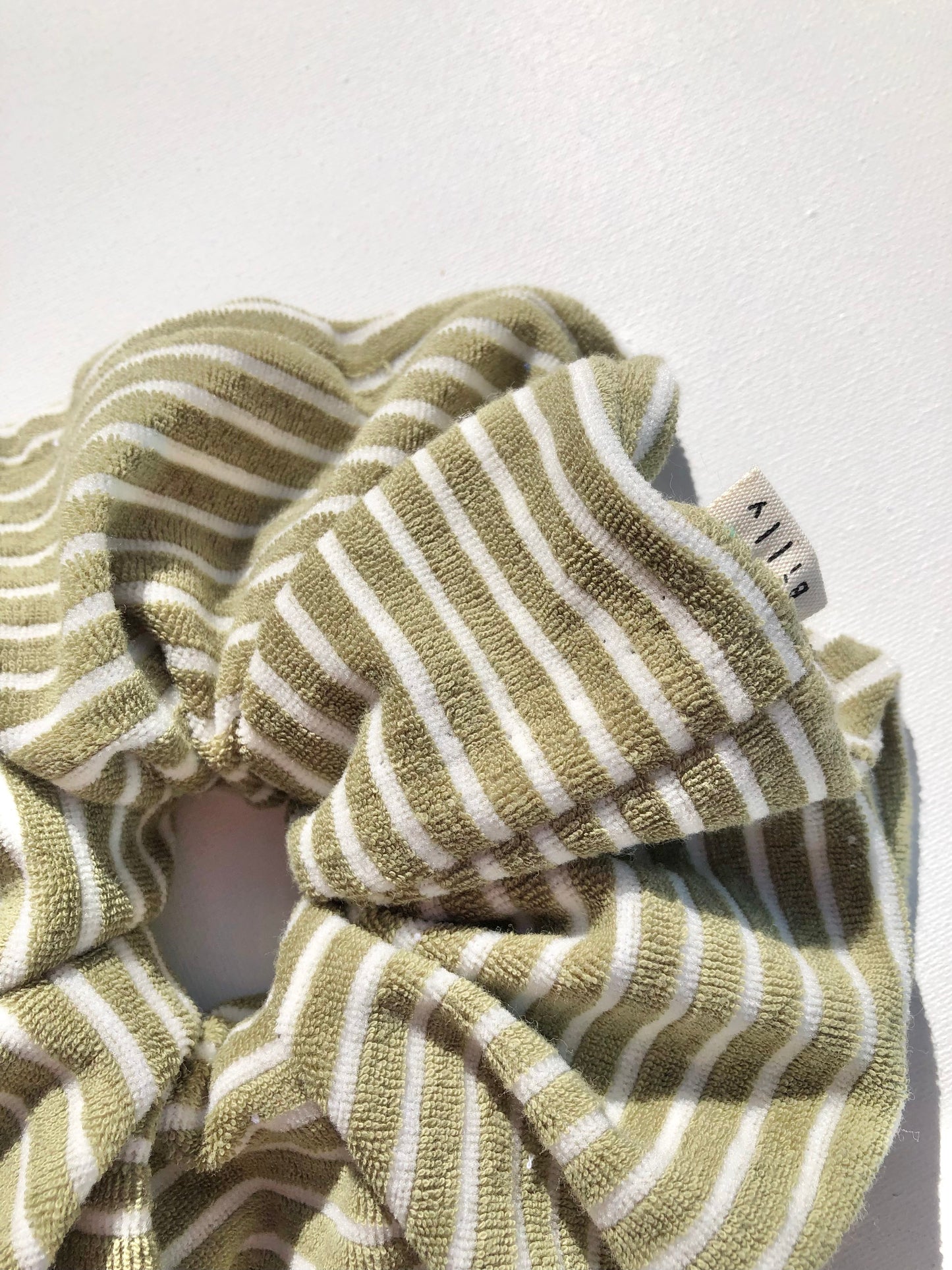 NOVA SCOTIA TOWELLING STRIPE SCRUNCHIES - neutral