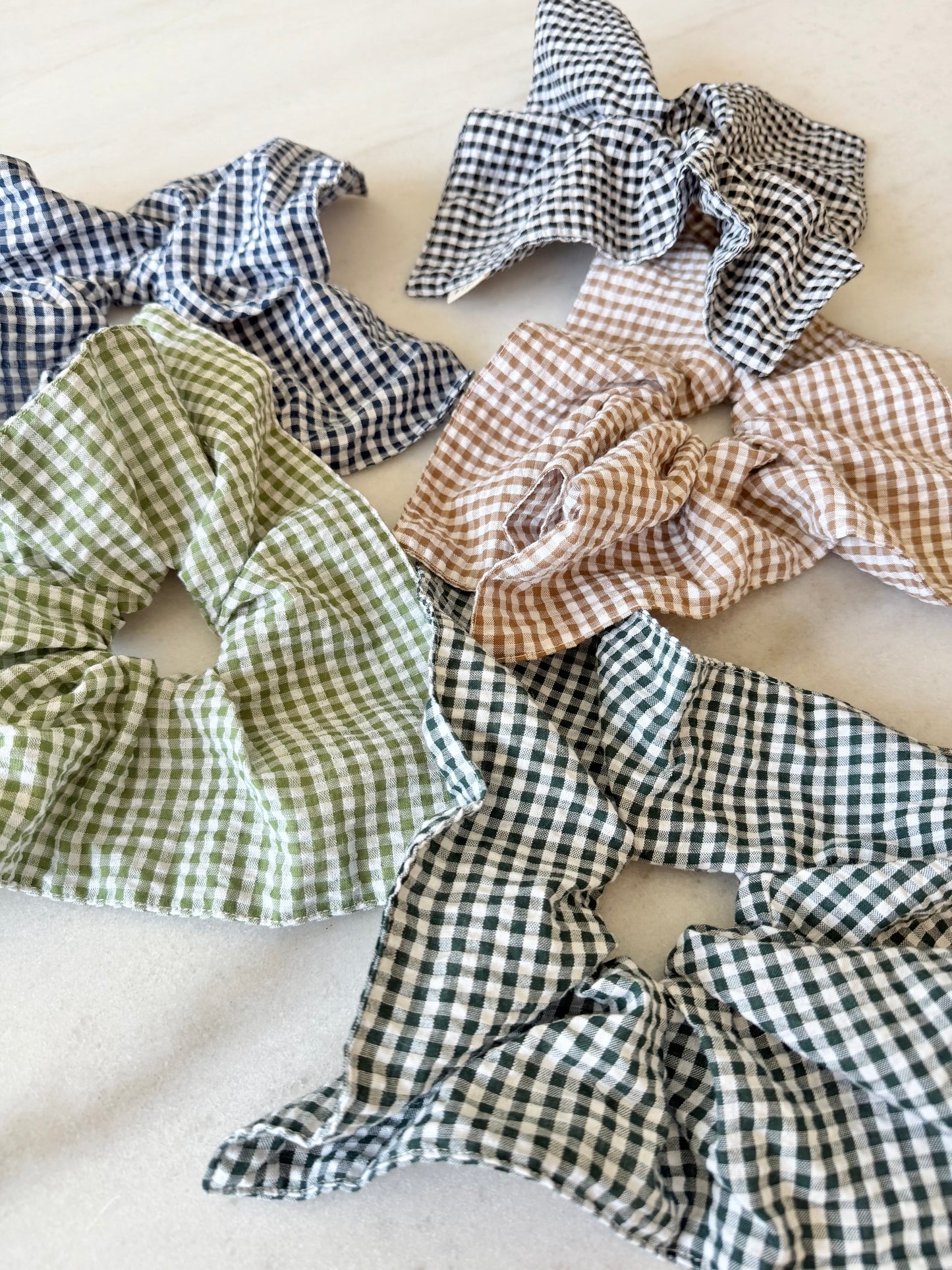MINI GINGHAM PETAL SCRUNCHIES - neutral