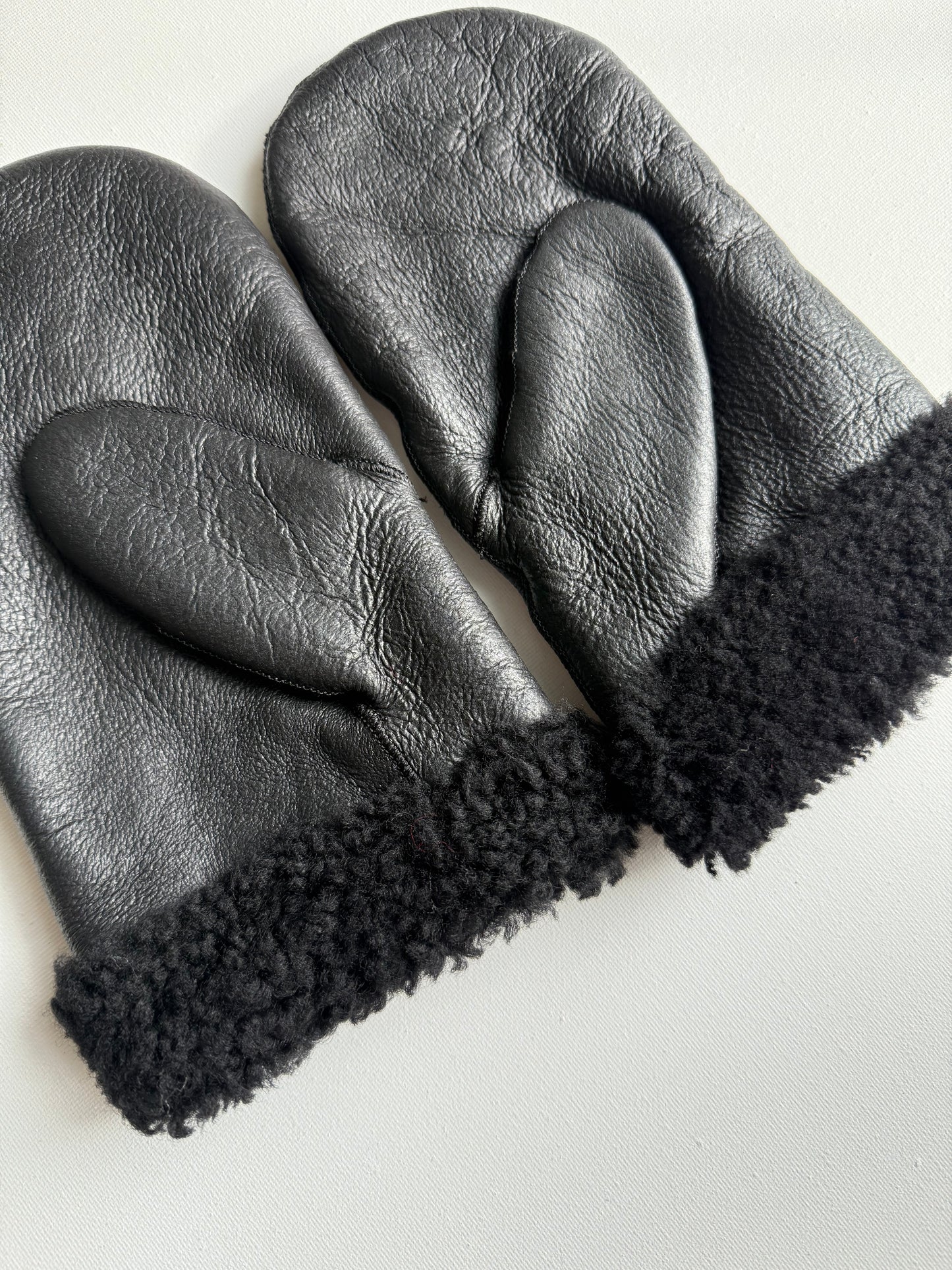 PUFFY SHEARLING MITTENS