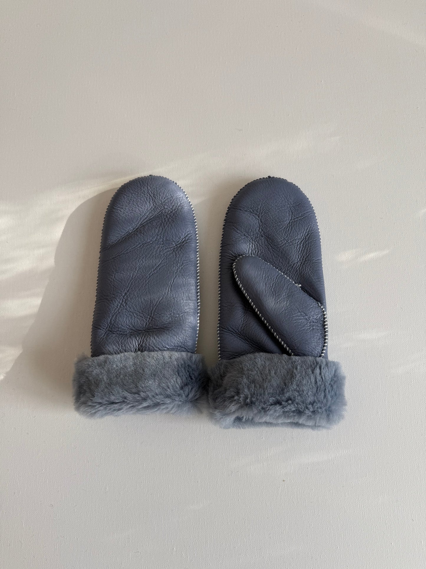 SHEARLING MITTENS - snow pastel