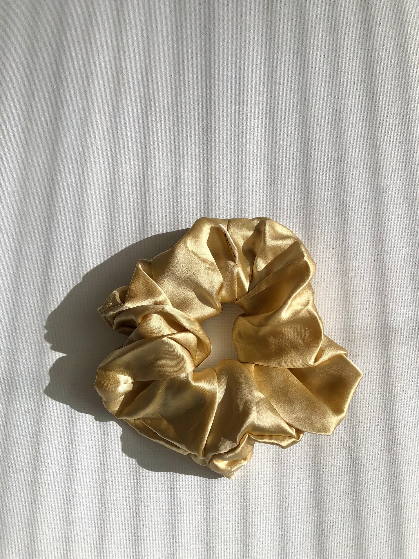 PURE SILK SCRUNCHIES - snow pastel