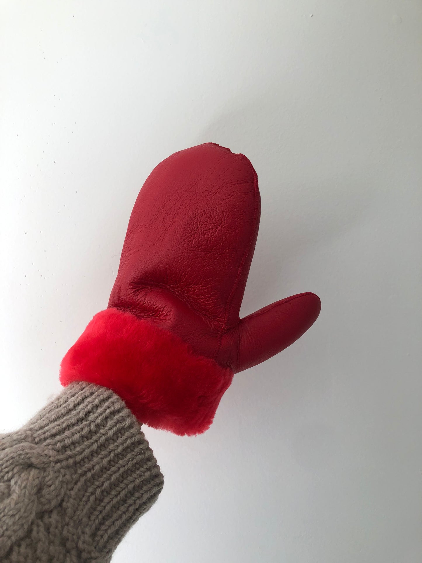 PUFFY SHEARLING MITTENS