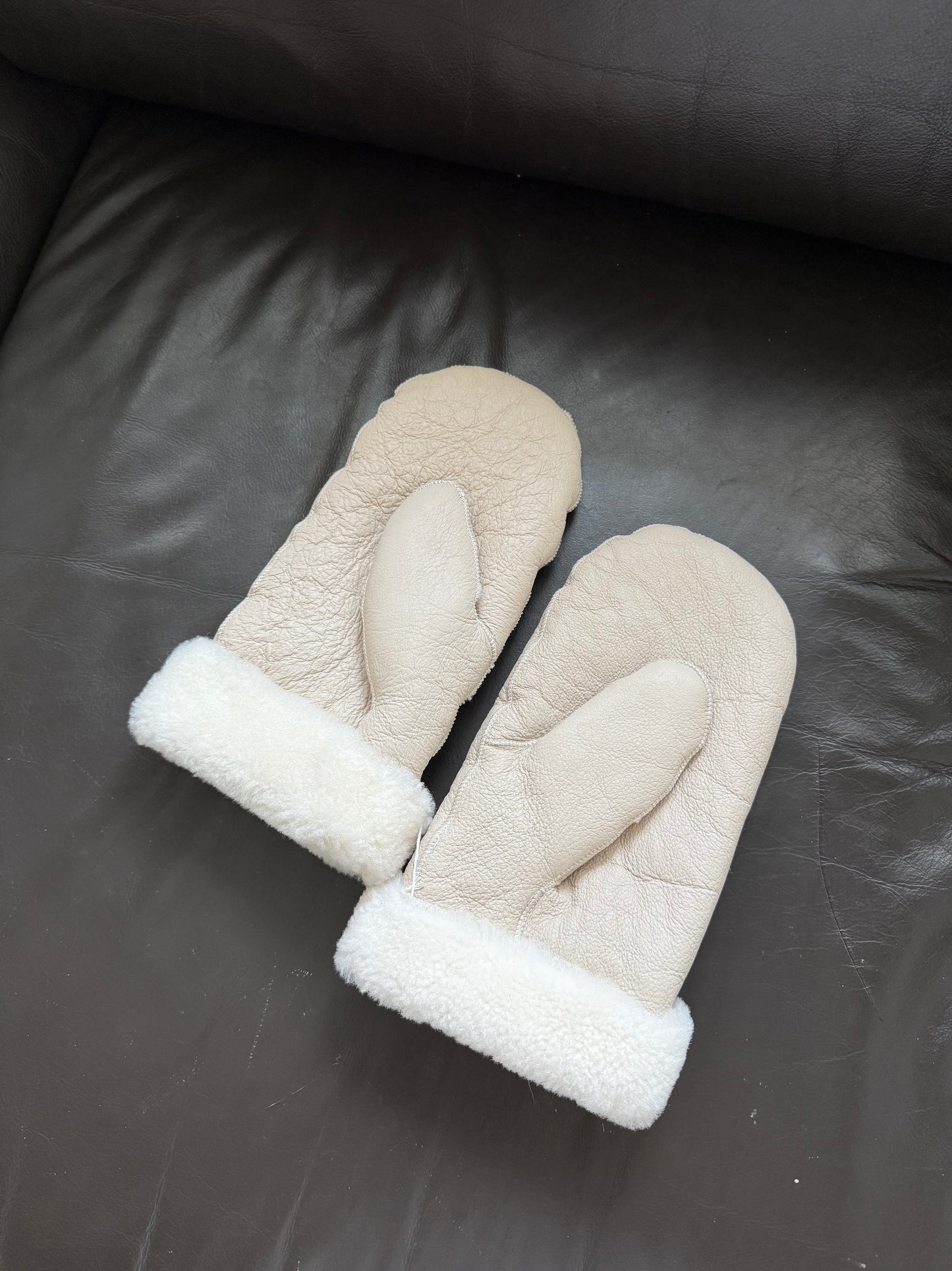 PUFFY SHEARLING MITTENS