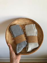 Load image into Gallery viewer, RIBBED COTTON HIGH SOCKS - neutral