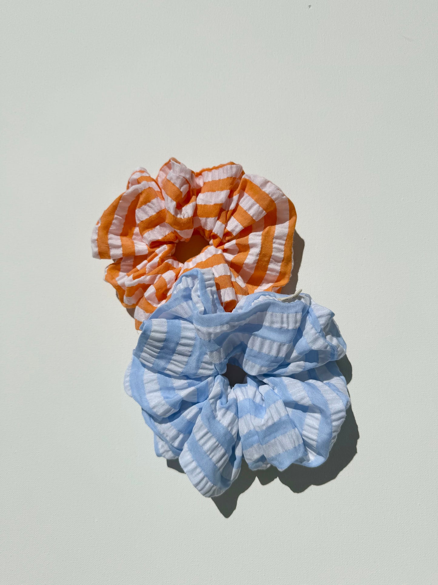 STRIPE SEERSUCKER SCRUNCHIES - bright