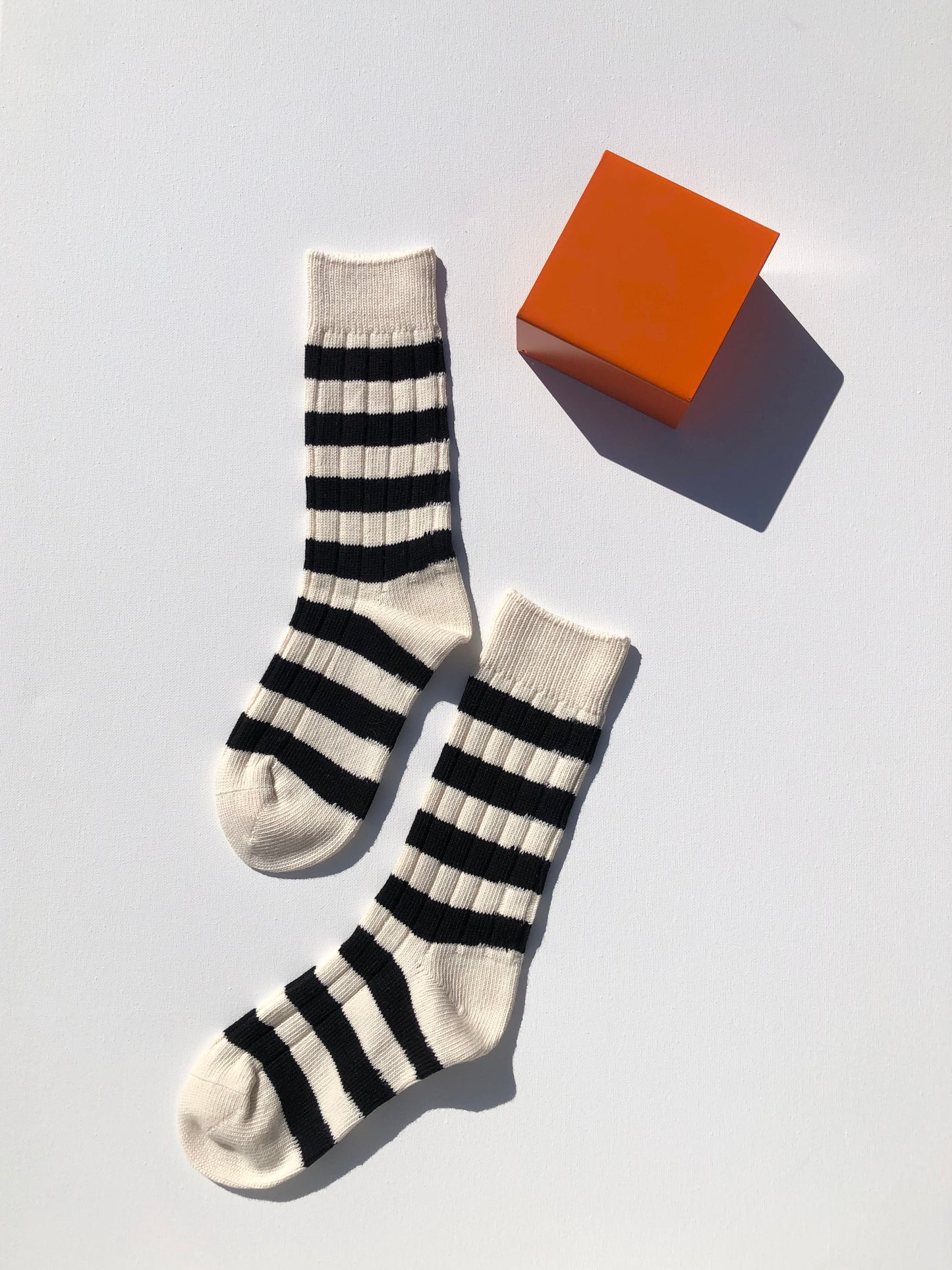 COLOR STRIPE HIGH SOCKS