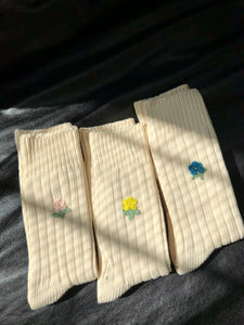 CROCHET FIELD ROSE SOCKS