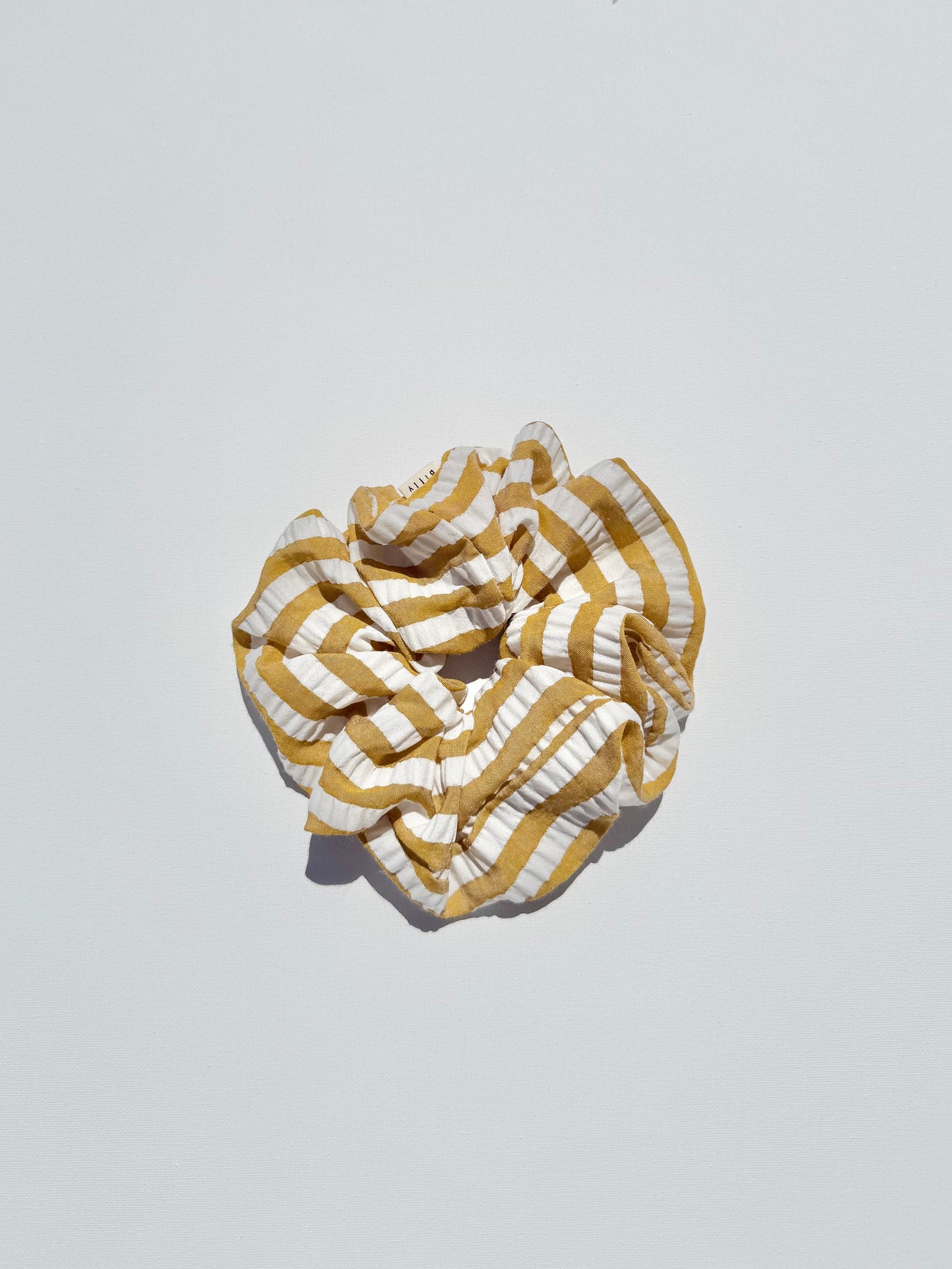 STRIPE SEERSUCKER SCRUNCHIES - neutral