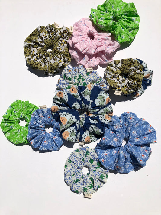 TOLADO FLOWER SCRUNCHIES