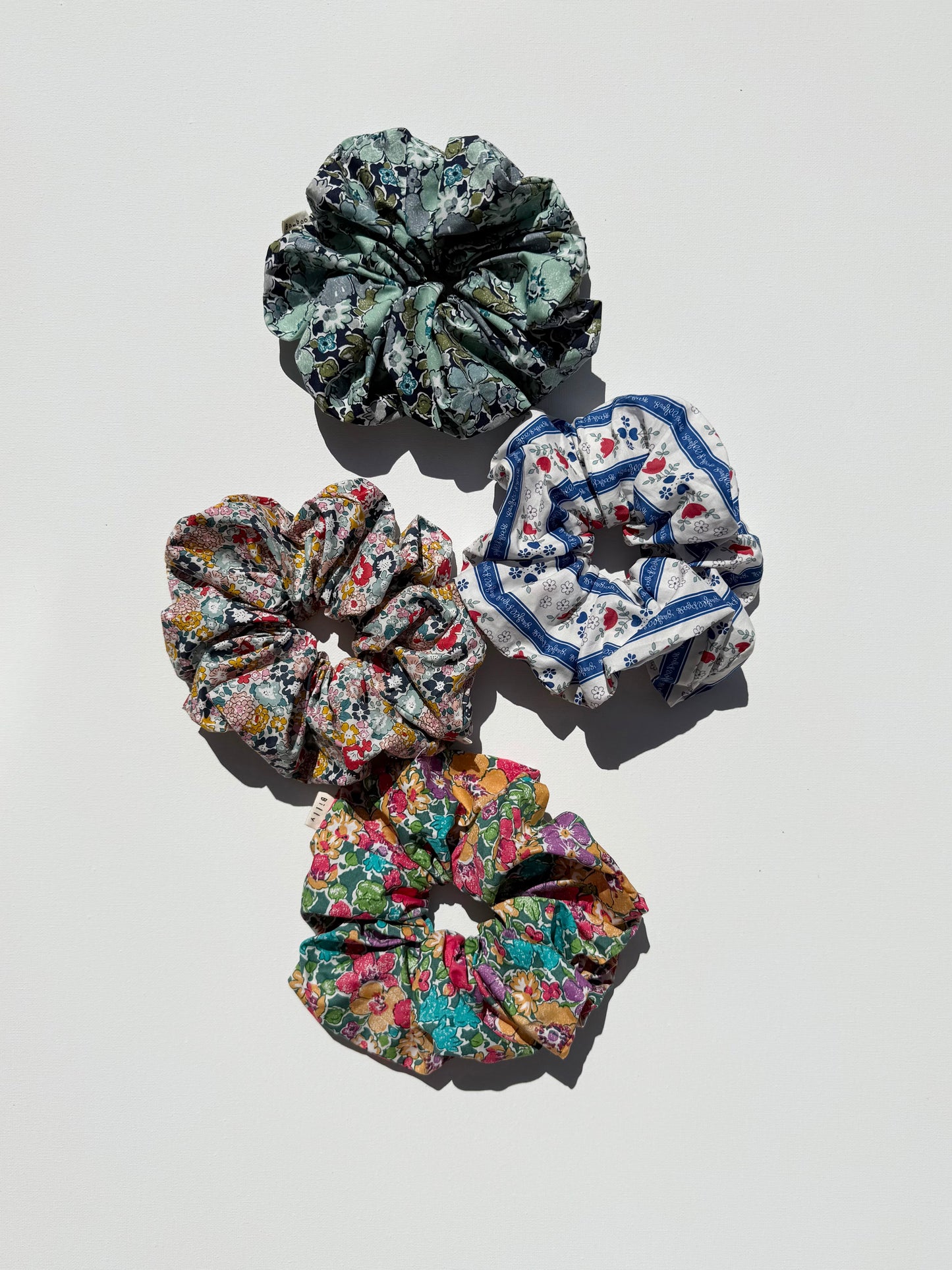 GARDEN FLORAL SCRUNCHIES