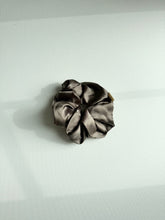 Load image into Gallery viewer, PURE SILK SCRUNCHIES