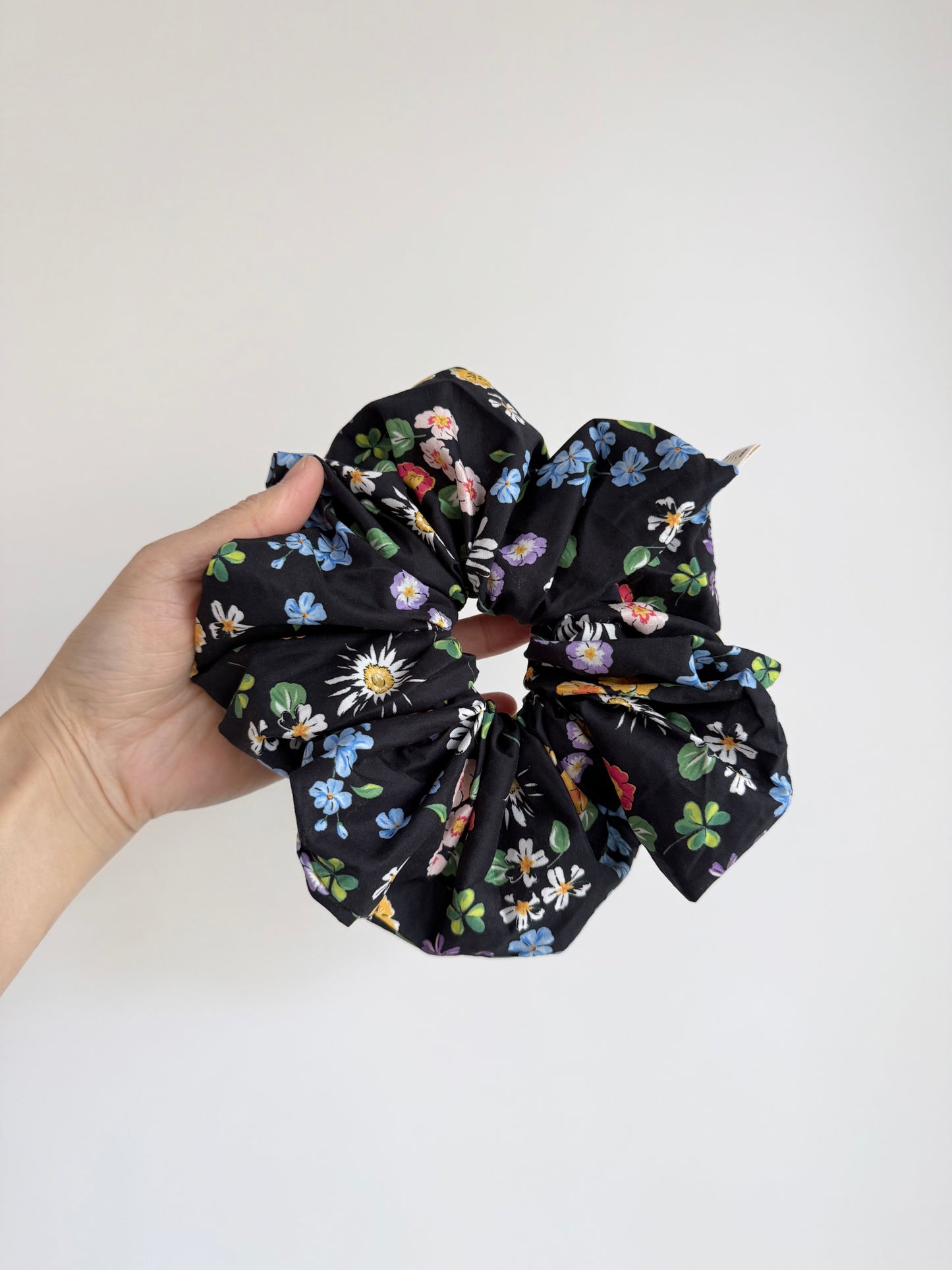 FLORENCE SCRUNCHIES